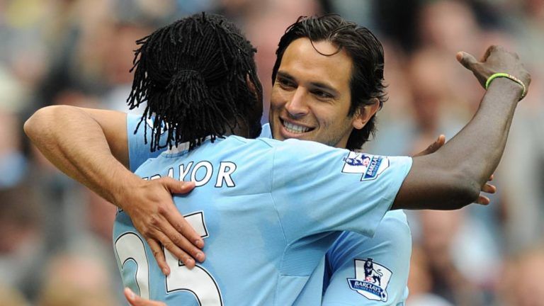 Roque Santa Cruz y Adebayor se vuelven a juntar