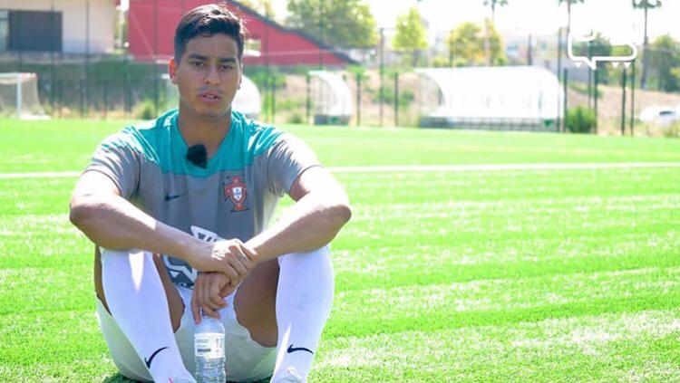 Juan Cruz Córdoba, Sofía Farmer FC, Irlanda del Norte, Portugal, Proyecto Crecer