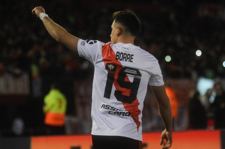 Santos Borré, campeón con River y con la mira en Colombia