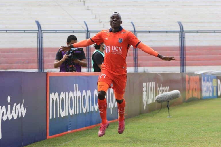 Yorleys Mena y cómo dominar el fútbol en Perú