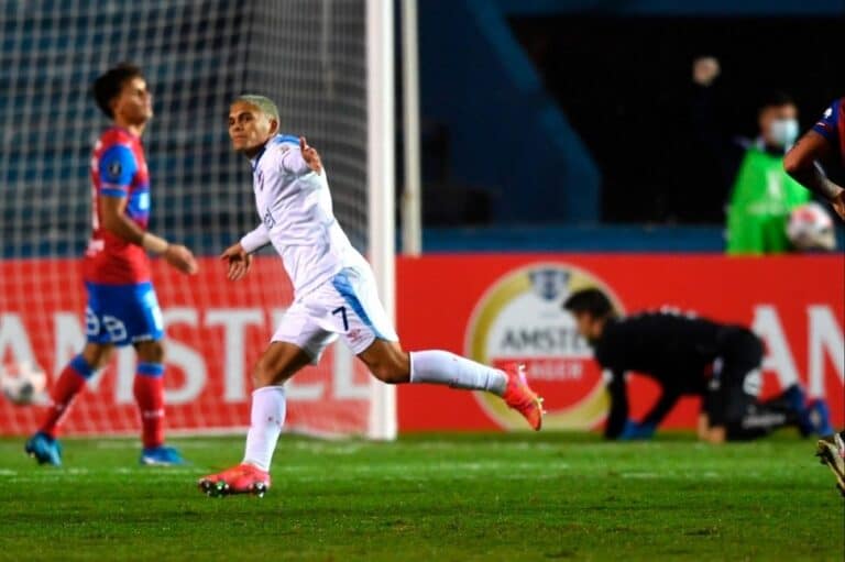 Nacional: Desde Europa vienen por Brian Ocampo