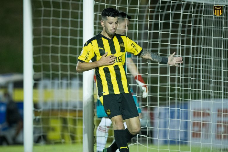 Peñarol venció a Ñublense con un once de formativas