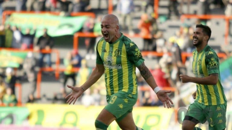 El ‘Tanque’ Silva volvió al gol tras dos años