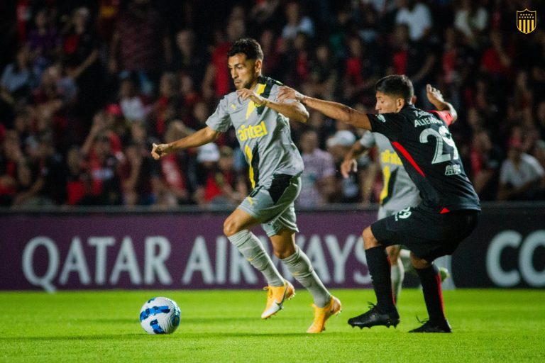 Peñarol debutó en la Libertadores con derrota