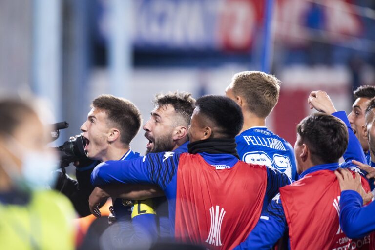 Nacional perdió con Vélez y se complica en la Copa