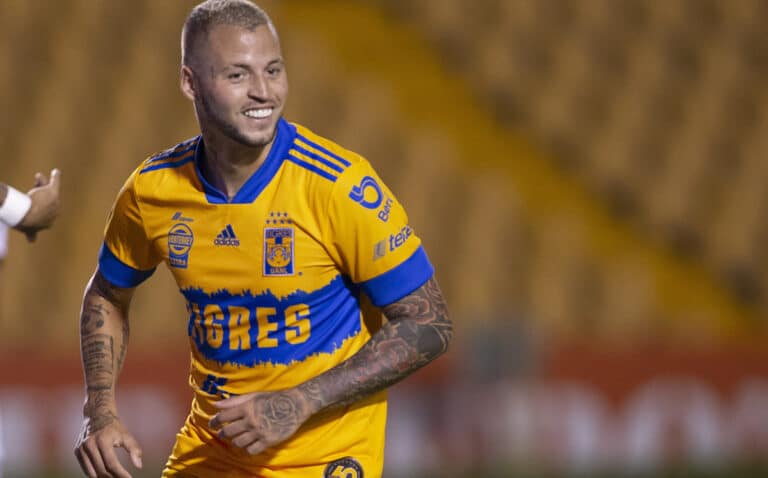 Diente López y Víctor Guzmán cambiarían de club para el Apertura 2022