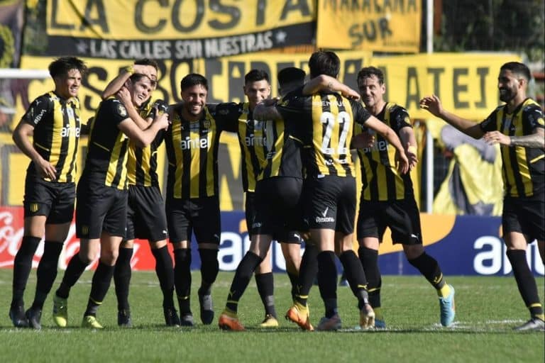 Peñarol le ganó sufriendo a Albion