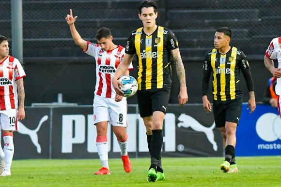Peñarol 1-1 River: un empate con sabor a nada