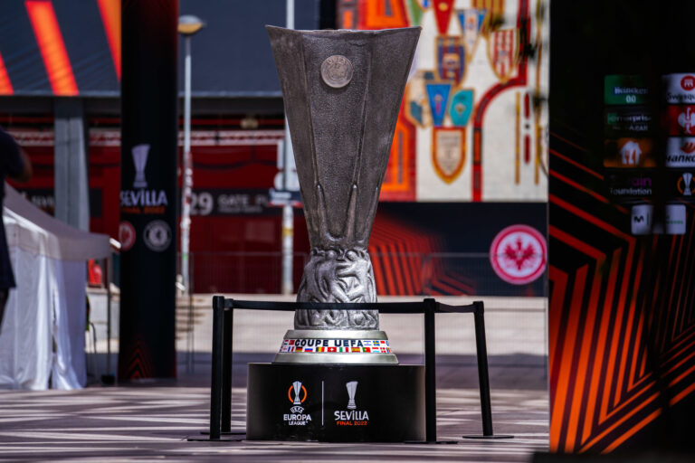 ¿Qué entrenador ha ganado más veces la Europa League?