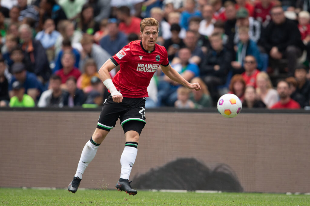 Varios campeones de Europa: los 10 mejores fichajes de las segundas divisiones europeas, Segunda División, Campeón del Mundo