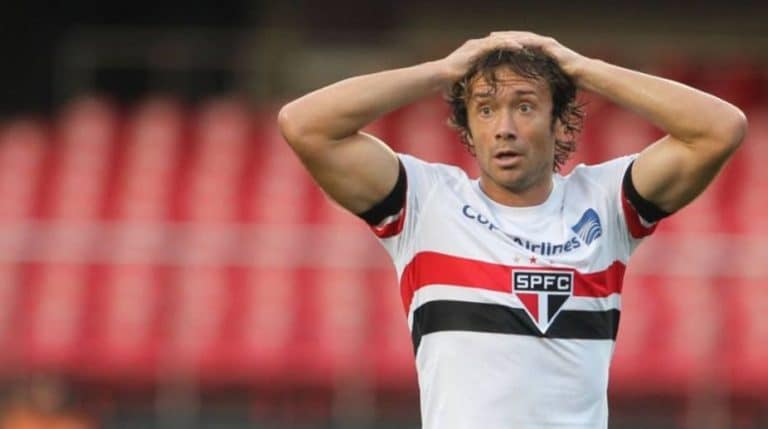 Sao Paulo: Un hincha le robó el celular a Diego Lugano en pleno festejo
