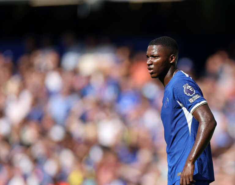 Inglaterra ya cuestiona su fichaje: ¿a Moisés Caicedo le queda grande el Chelsea?