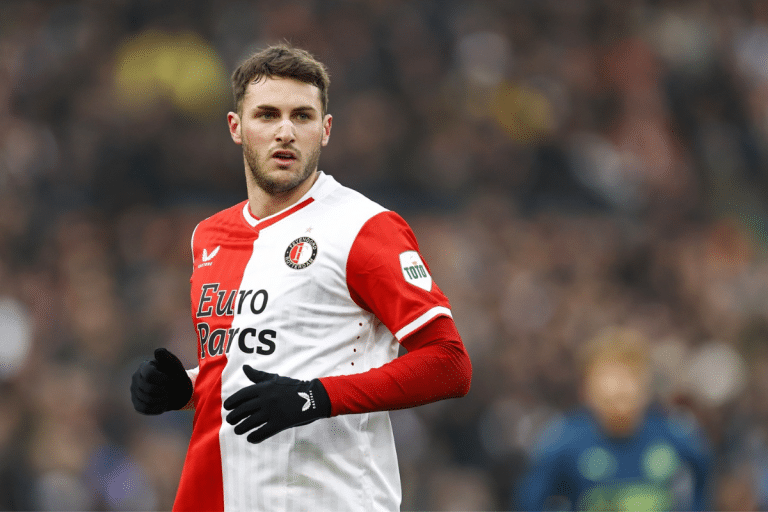 Santiago Giménez sigue DOMINANDO la Eredivisie: la lista que lo ubica entre los MEJORES delanteros de Europa