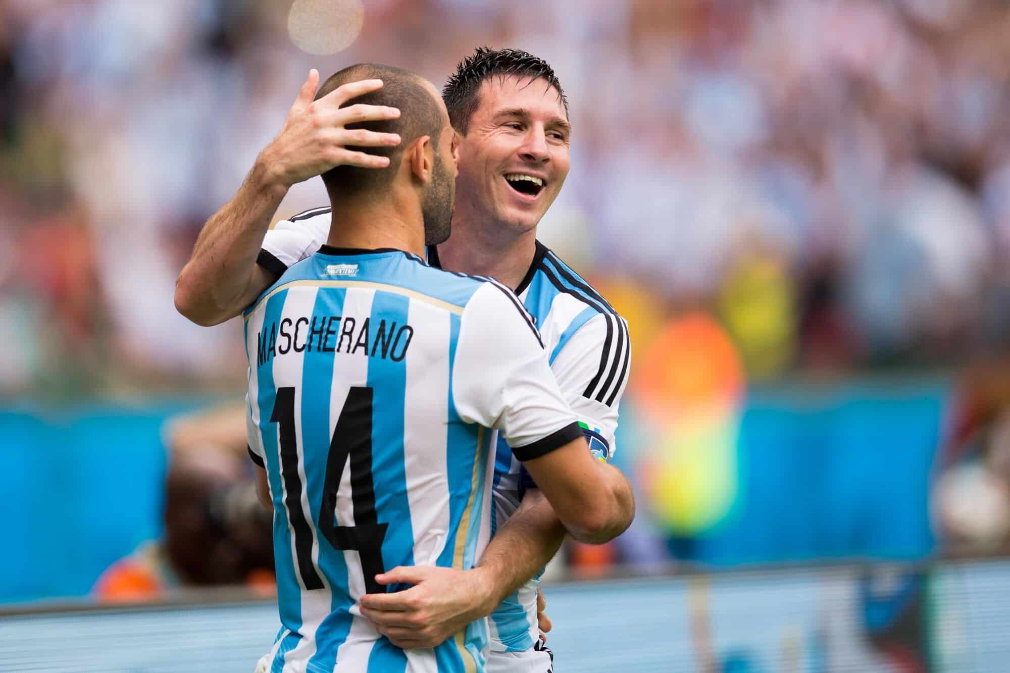 ¿Cuáles son los 10 futbolistas argentinos que más partidos jugaron con Lionel Messi?