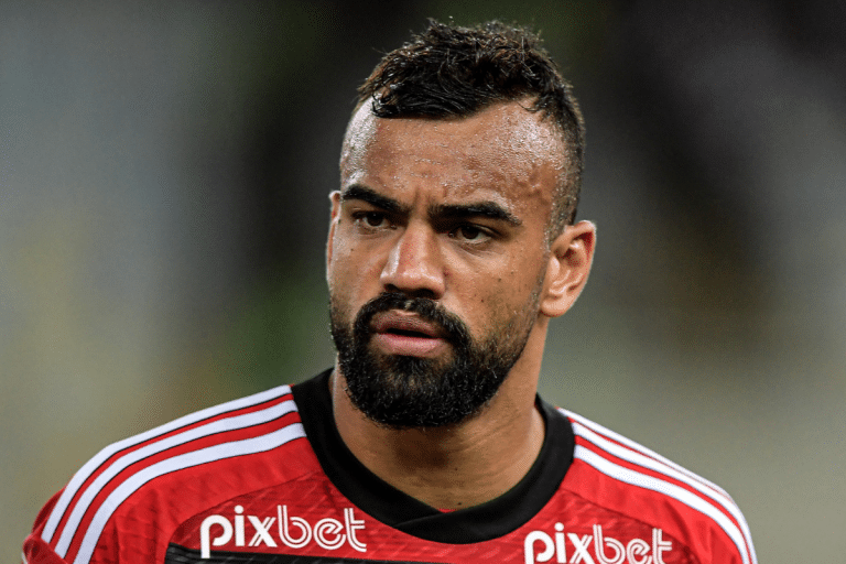 Fabrício Bruno podría llegar a la Premier League: los NÚMEROS que justifican el interés por el central brasileño