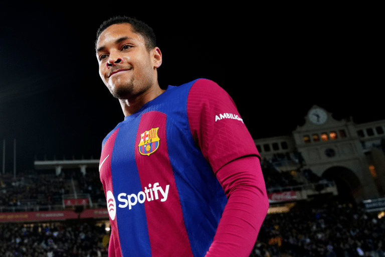 Manchester United y Tottenham reavivan el interés en Vitor Roque, de difícil encaje en Barcelona