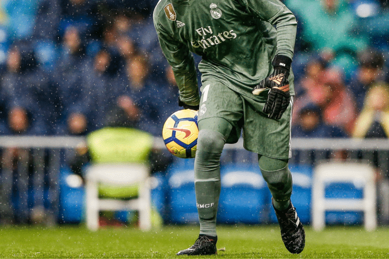 ¡Sorpresa en el fútbol! Legendario exarquero del Real Madrid podría jugar su primera Copa América