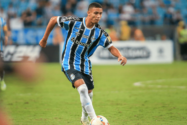 La sombra de Neymar sobrevuela Old Trafford: El Manchester United busca a la nueva joya de Brasil inspirada en el ex Barcelona