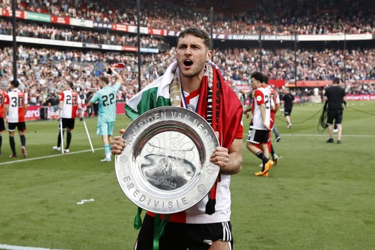 ¿Cuántos y qué títulos tiene Santiago Giménez con Feyenoord?