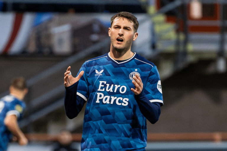 ¿Fin de ciclo en el Feyenoord? Dos clubes de la Premier League se pelean por el fichaje de Santiago Giménez pese a su sequía goleadora