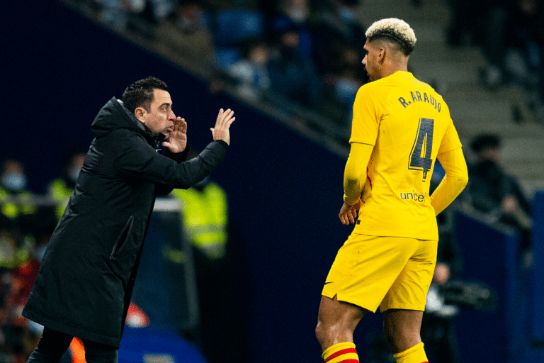 ¿SUFICIENTES? Los latinos con los que contaría Xavi hernández en el Barcelona para la temporada 2024-25