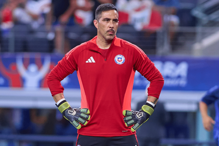 ¿Por qué no juega Claudio Bravo el Chile vs. Canadá por la Copa América 2024?