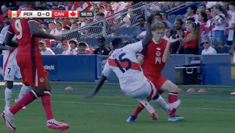 VIDEO: Miguel Araujo es EXPULSADO tras una dura falta en el Perú vs Canadá por la Copa América 2024