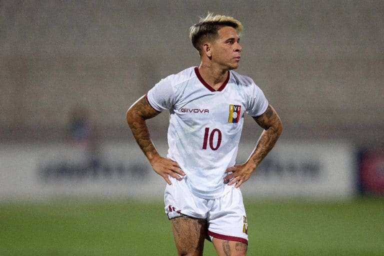 ¿Cuánto mide Yeferson Soteldo?