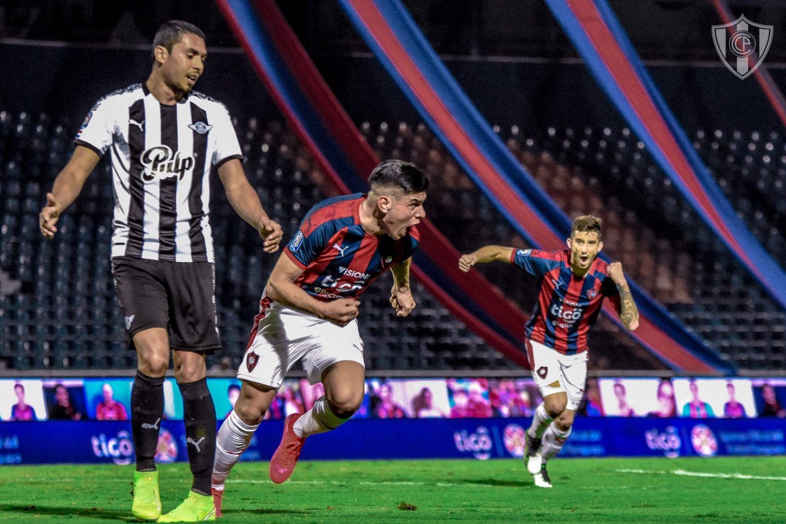 El fútbol paraguayo fue el primero en volver de forma oficial Balón